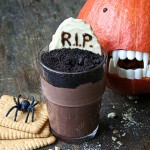Halloween Rezept - essbare Grabsteine und Oreo-Erde